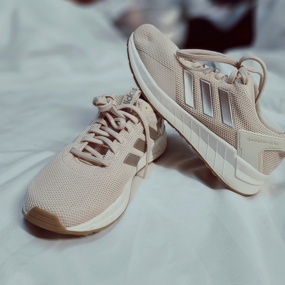 Adidas Womens  running shoes Questar Edition clean